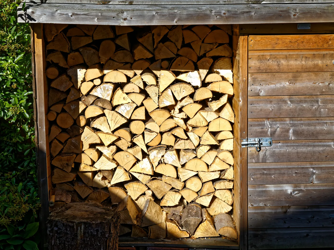 Buying Kiln-Dried Logs: Loose vs Stacked Is the Trap
