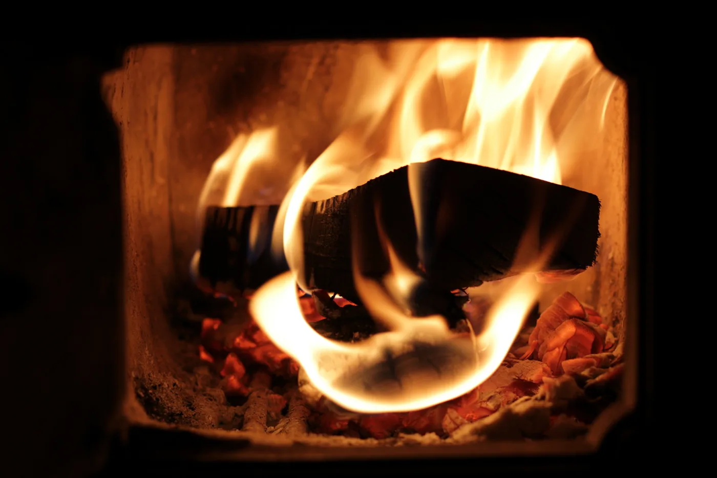 Keep a Wood Burner In Overnight: the 30-Minute Rule