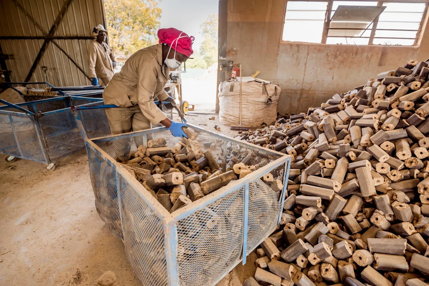 Kiln-Dried Logs vs Briquettes: 4.0 vs 4.9 kWh per kg